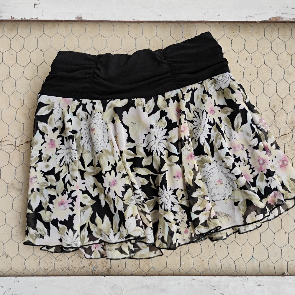 Great! Y2K De.Coded Women's M Floral Mini Skirt Black White Pink Ruched Waist